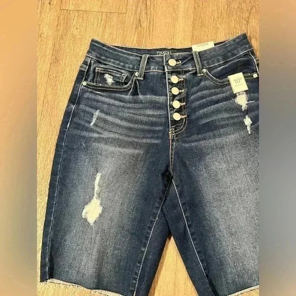 New size 6 jean shorts - Picture 6 of 10